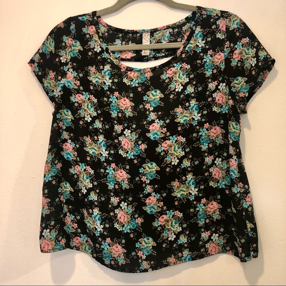 Bella D. | Floral Top size M